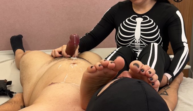 What a great halloween special! 😈 Check it out now at https://t.co/qJjl0SvzSY https://t.co/BeXQzwoXk<a href="/tag/mvsales"class="tags"><span>#mvsales</span></a>