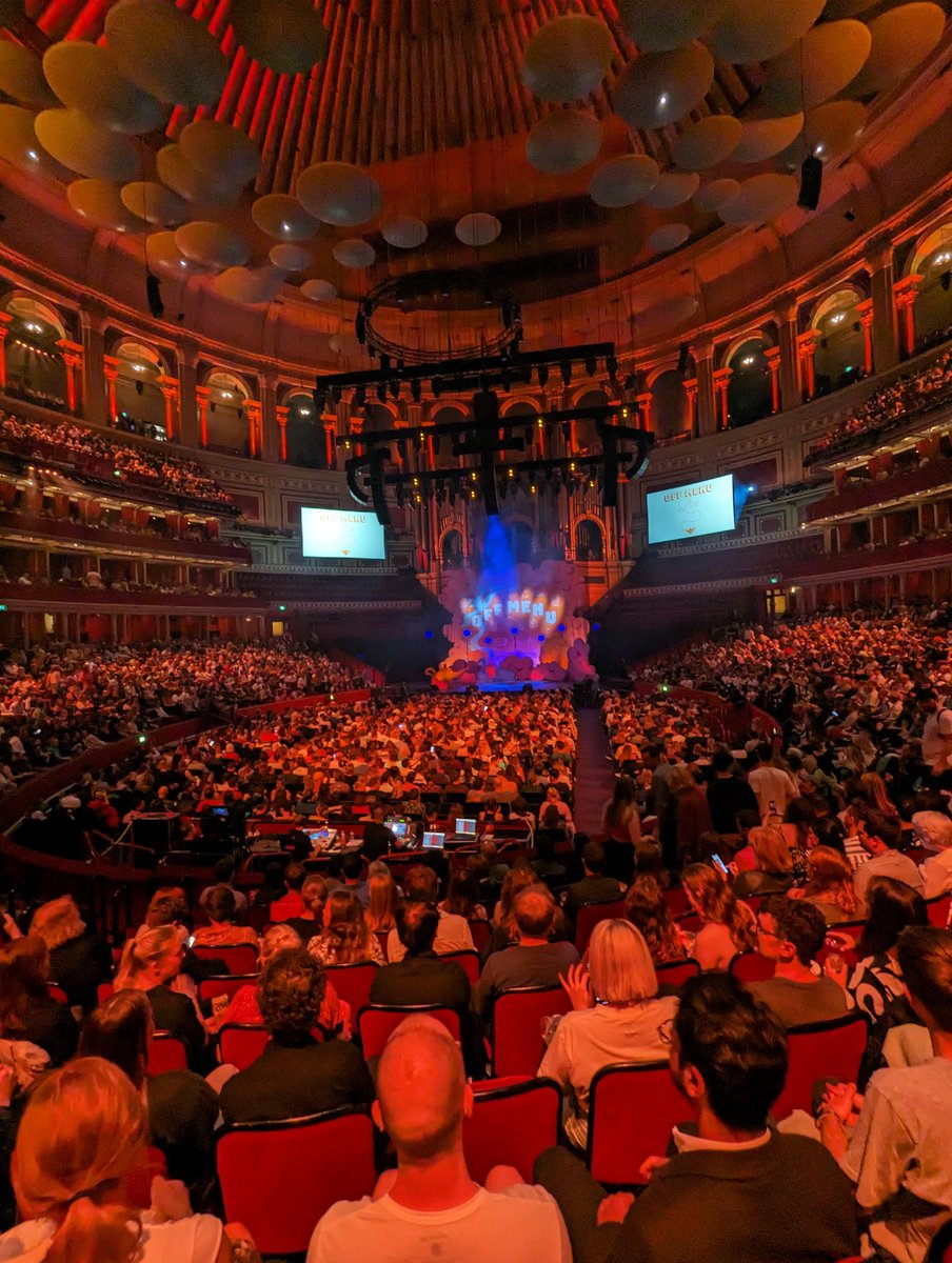 nocontxtoffmenu's tweet image. Just a few people there... #RoyalAlbertHall #OffMenuLive