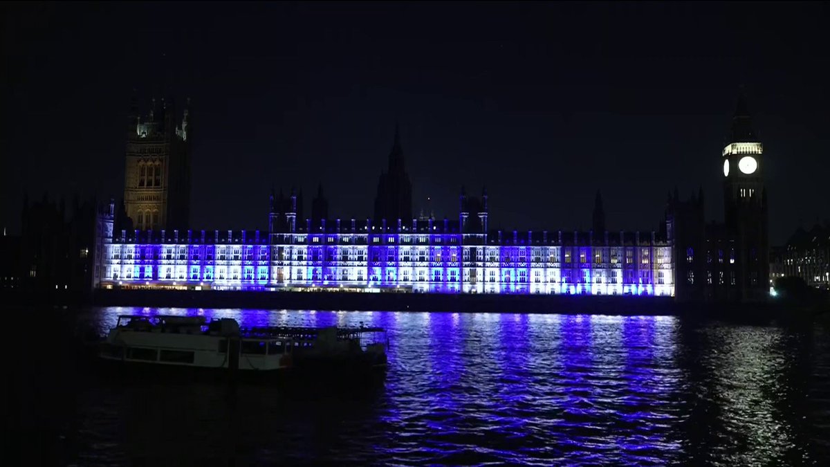 🚨 BREAKING: The UK Government has lit Parliament in blue and white to show solidarity with Reading after yet another points deduction.
