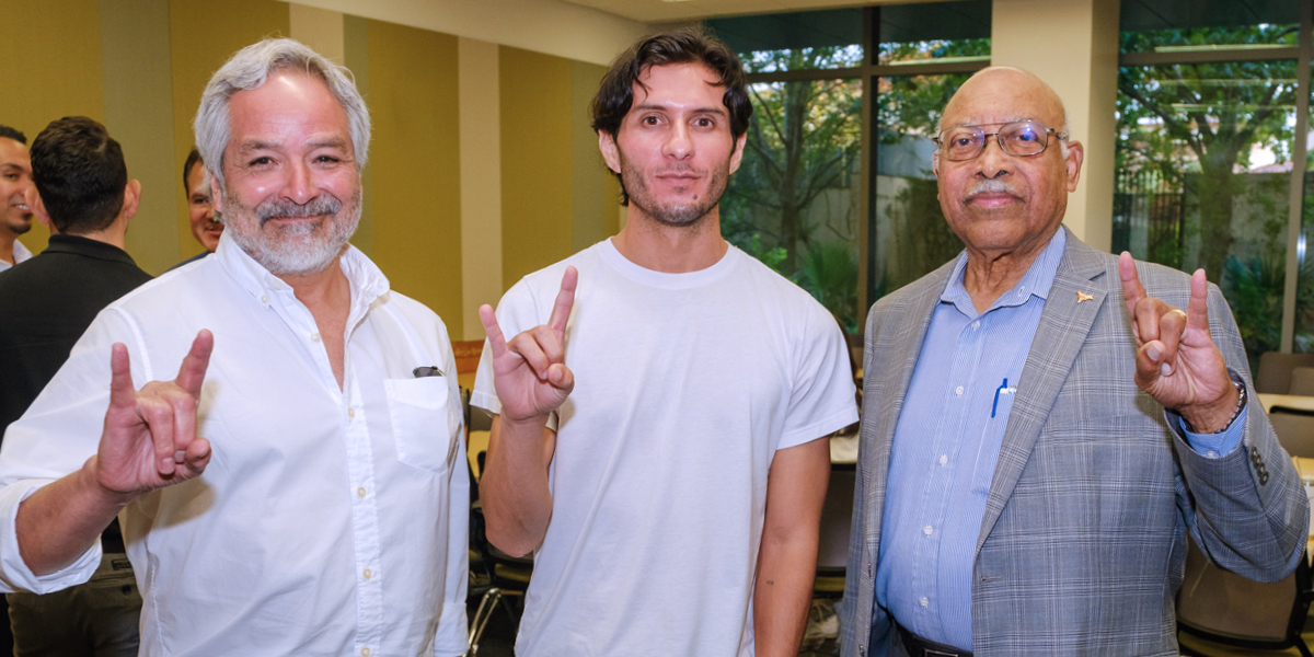 UT_DCCE's tweet photo. Eduardo Chavez recently came to UT Austin to discuss his new film “Hailing Cesar,” which delves into the life of his grandfather, Cesar Chavez, and also his family history. Read the recap! https://t.co/7LrQuWMPGi
#hispanicheritagemonth #hailingcesar https://t.co/6Ejd6mgO7c