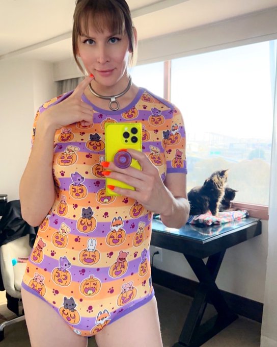 no matter what, i stay baby 🧡💜 https://t.co/xB7fUfhD2o