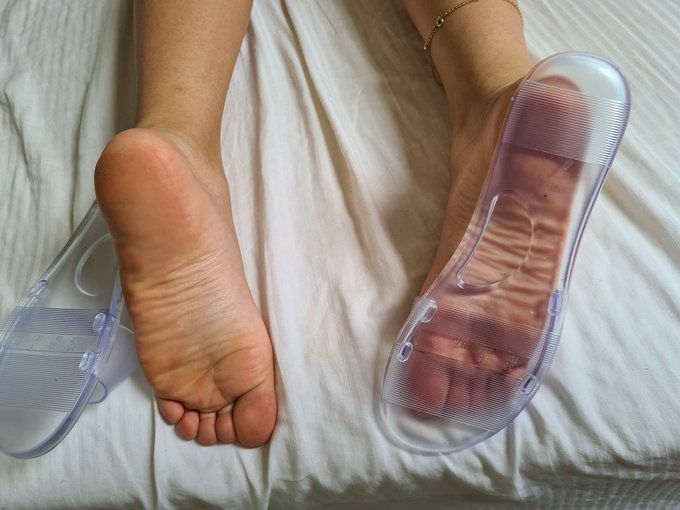 "The foot fetishist flip-flop" 😅 https://t.co/SQLjJazIoP