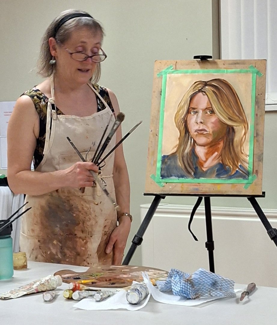 AshbyArtClub's tweet photo. Tonight, we had such an interesting oil demonstration by artist @JackieWhall  Jackie painted two portraits using different methods, they were completed using no under drawings, just emerged stage by stage on the canvas. Very inspiring. https://t.co/YCgebY7tsc