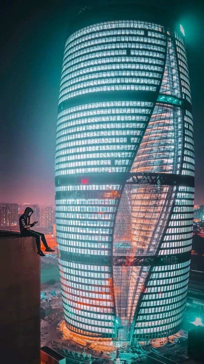 CscecM's tweet image. Leeza SOHO in #Beijing&apos;s Lize Financial Business District, constructed by #CSCEC, features a unique &quot;double helix&quot; design with two twisting towers. It houses the world&apos;s tallest atrium, combining innovation and beauty in an awe-inspiring structure.
