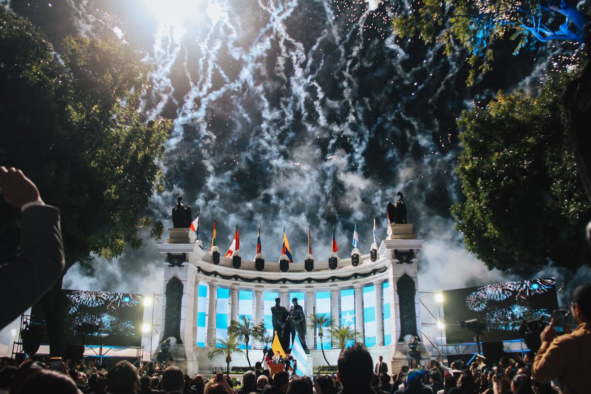 De Guayaquil, mi hogar, aprendí que no hay desafío que no podamos afrontar, ni sueño que no logremos conquistar. 
Conmemoramos 203 años de independencia, en tiempos sumamente adversos, pero con la esperanza que pronto volverán los días de paz, oportunidades y derechos para todos.