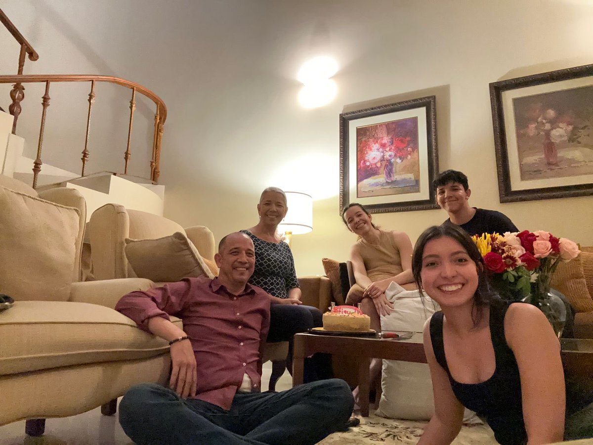 jacaco's tweet image. #Japibirdei to my sister #Lupita LU