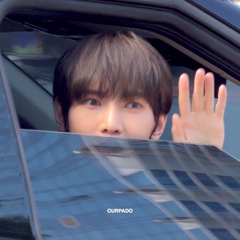 ourpado's tweet photo. your my bunny 🐰🤍 https://t.co/ZPW8mZvGuC