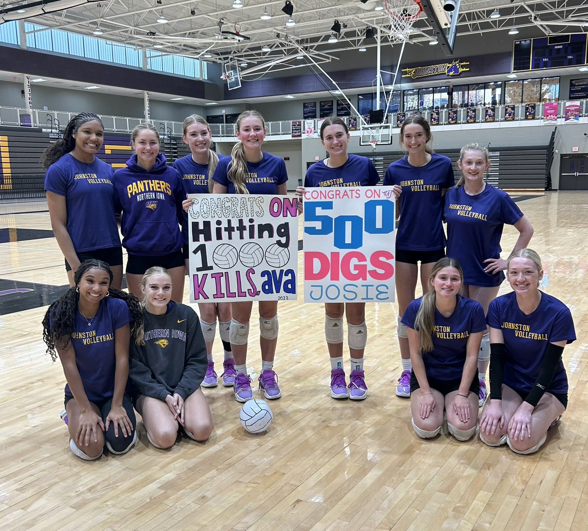 Congratulations to Ava and Josie! 
Senior Ava Helming reached 1000 kills,  and senior Josie Pundt got her 500th dig last weekend. Great job!