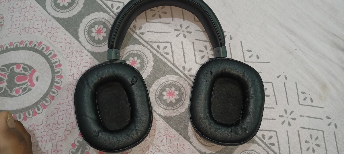 gs_techreview's tweet image. Hey @RockWithboAt, received my Rockerz 550 headphones on 15-Jun-2022, and the ear cushion padding has worn out by now. 🎧😔 Can we find a solution to keep the music going without discomfort? @amangupta0303 #boAtHeadphones #QualityIssue #boat