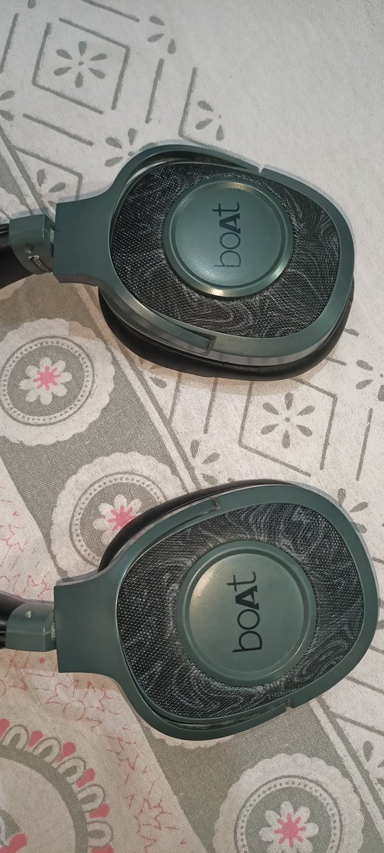 gs_techreview's tweet image. Hey @RockWithboAt, received my Rockerz 550 headphones on 15-Jun-2022, and the ear cushion padding has worn out by now. 🎧😔 Can we find a solution to keep the music going without discomfort? @amangupta0303 #boAtHeadphones #QualityIssue #boat