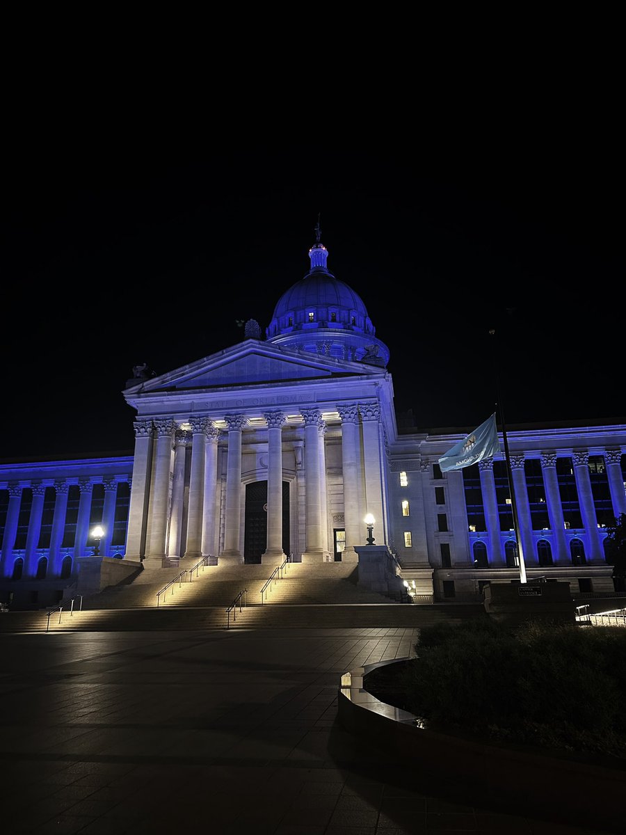 GovStitt's tweet photo. We’ve lowered our flags and lit the Oklahoma Capitol blue and white in solidarity with Israel.

Please join me in prayer over Israel as they defend their nation against unprovoked terrorist attacks. 

🇮🇱🇺🇸 https://t.co/L5K4Ayx6gH
