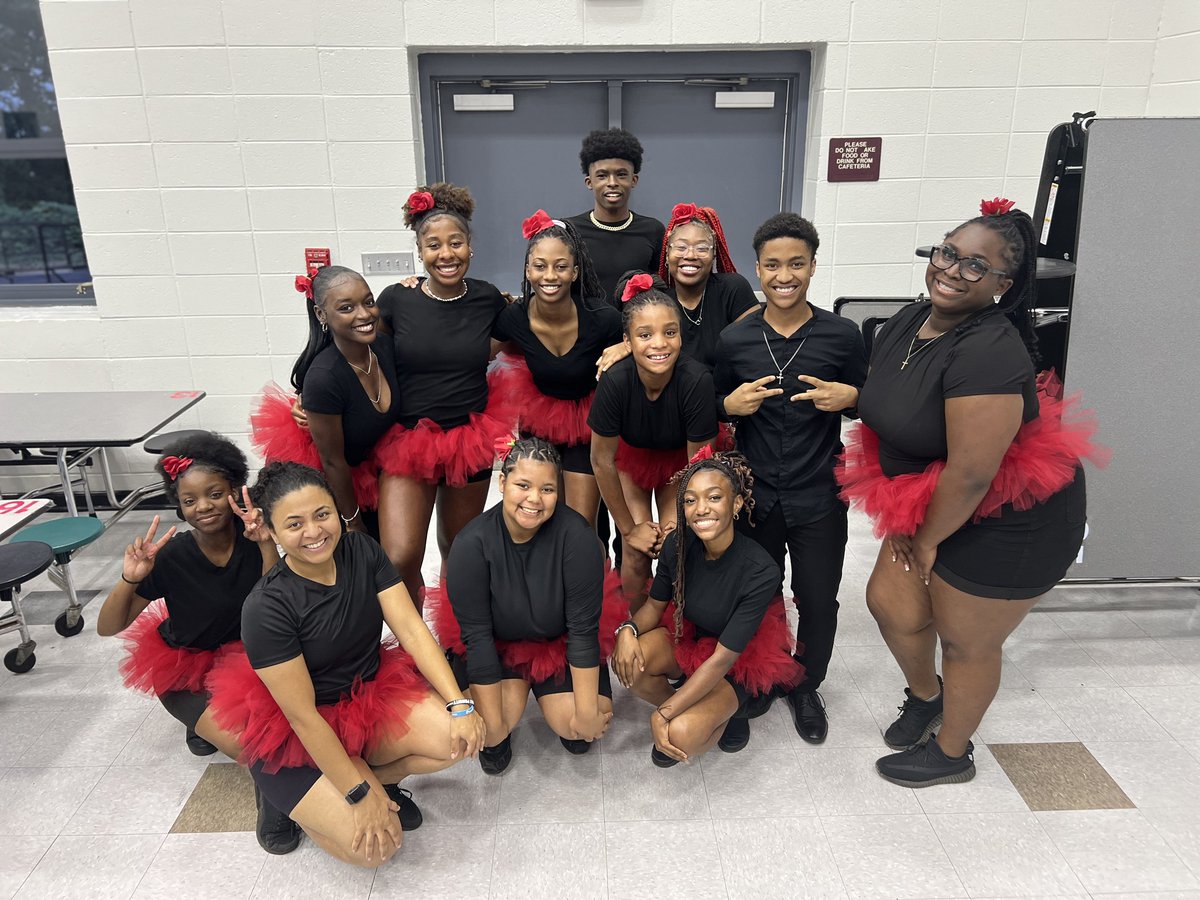 SVHSJefcoed's tweet photo. Last Thursday, the ESL and World Languages department hosted a Hispanic Heritage Month Festival. The Festival was an incredible journey of cultural discovery and celebration! We are proud of what we achieved together. ๐ช๐ฎ๐#diversepathways @JEFCOED https://t.co/Dxi9EemaTj