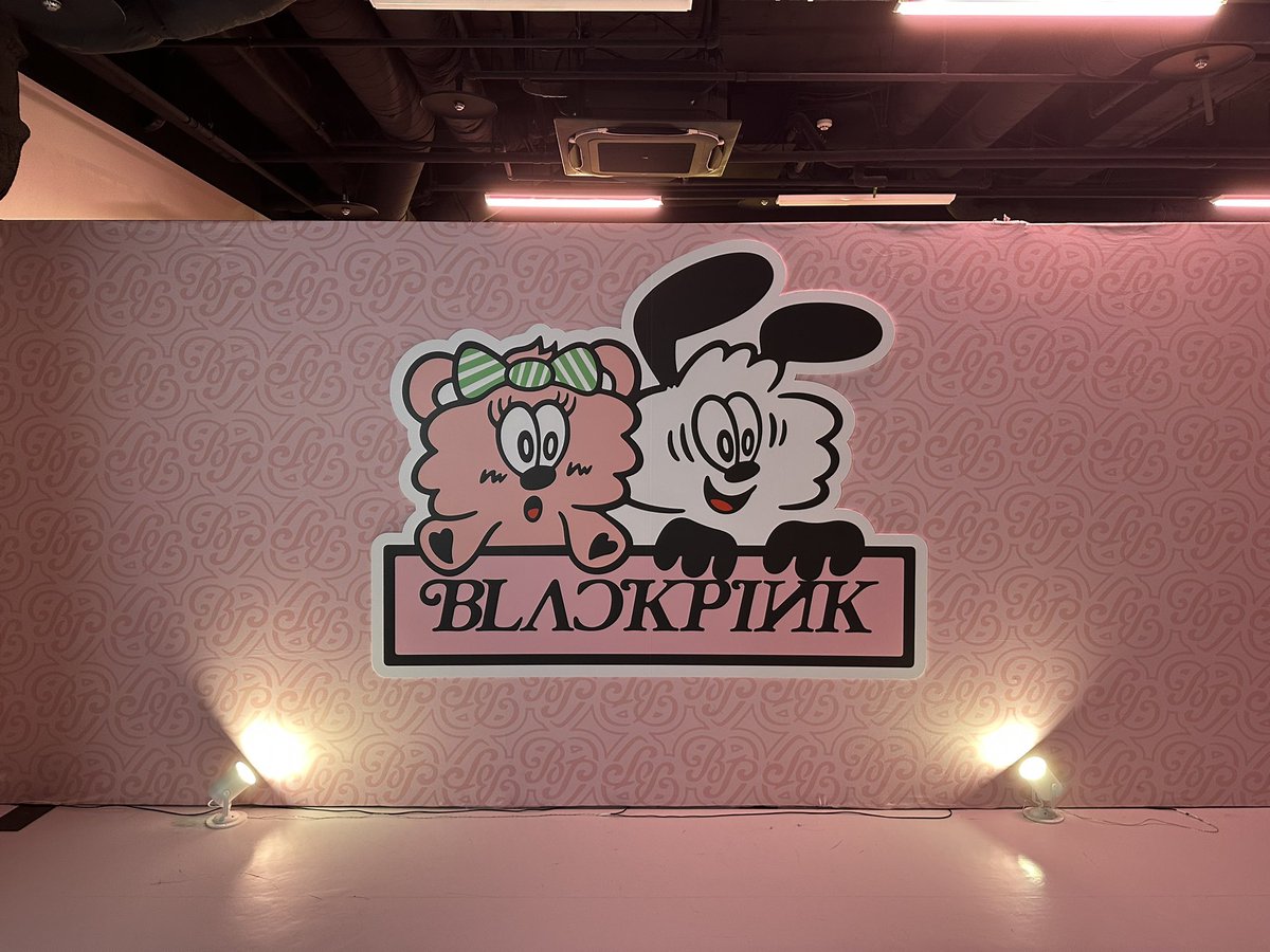 1_e_h_8's tweet photo. BLACKPINK × VERDY  
本日POPUP行ってきました🗼

#BLACKPINK
#VERDY
#BLACKPINKPOPUP https://t.co/rEPWkS9h6y