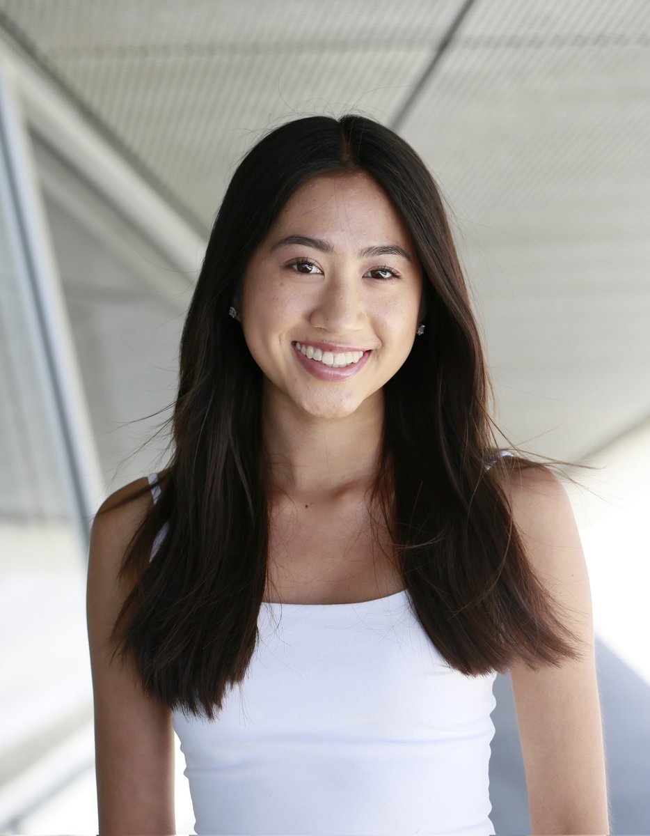 ImagesHector's tweet image. Exploring Downtown with Giselle.  #portrait #dtla #graduation