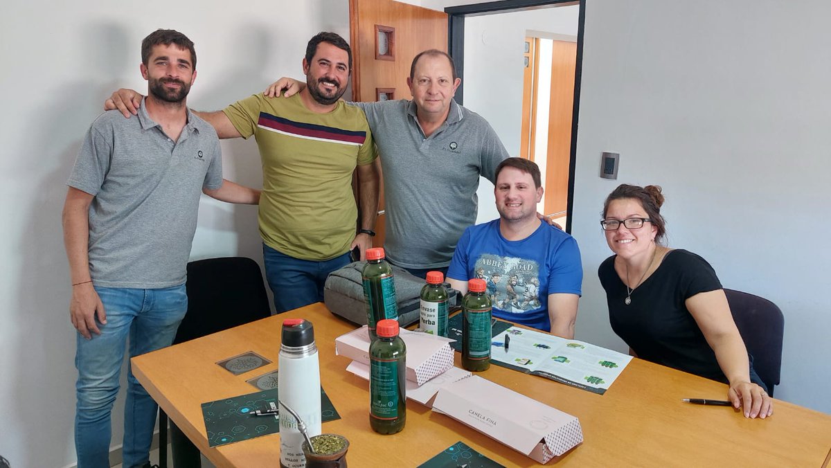 ElGuayaboSrl's tweet photo. ☝🏼Jornada de Capacitación #Spraytec
✔️ Calidad de aplicacion
✔️ Compatibilidad de mezclas
✔️ Posicionamiento por cultivo y más.
Gracias Carlos Olivari por la dinámica y clara inducción!
Siempre pensando en ofrecer más!
#ElGuayabo 🌳
https://t.co/DYtbfU5bAd https://t.co/1Hkl0dM0gk