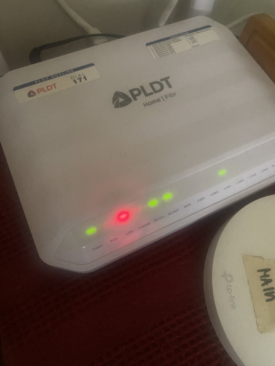 7DREAMANL's tweet photo. hi @PLDT_Cares! LOS has been blinking red since this morning, please help assist me https://t.co/ghH2qVk6vr