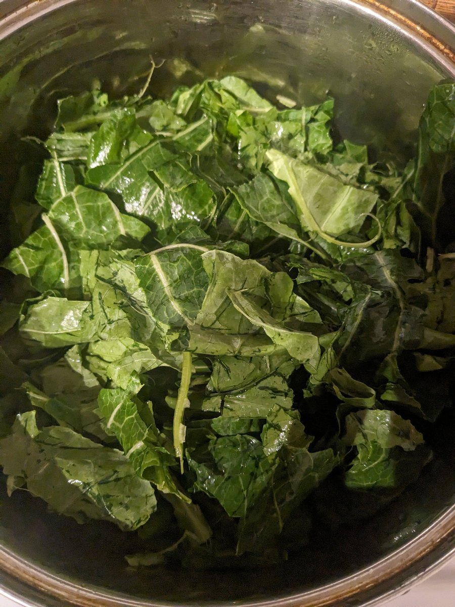 d_bead's tweet image. Quick meal. Collard Greens &amp;amp; Turnips (fresh from the garden) with mixed vegetables &amp;amp; baked beans. Vegan cornbread. #Eat2Live #HowToEatToLive #EatHealthy #Foodie #Healing #SoulFood #VeganStyle #CookingAtHome 😋