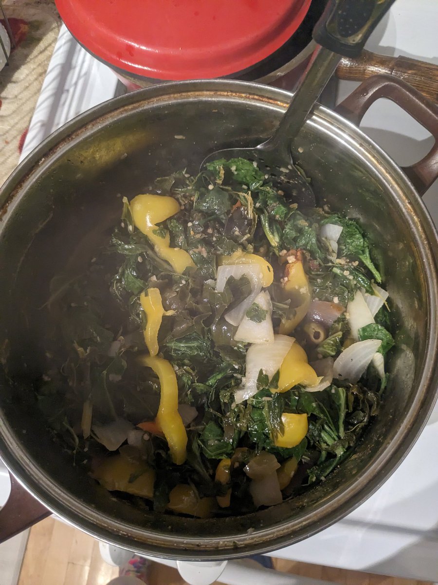 d_bead's tweet image. Quick meal. Collard Greens &amp;amp; Turnips (fresh from the garden) with mixed vegetables &amp;amp; baked beans. Vegan cornbread. #Eat2Live #HowToEatToLive #EatHealthy #Foodie #Healing #SoulFood #VeganStyle #CookingAtHome 😋