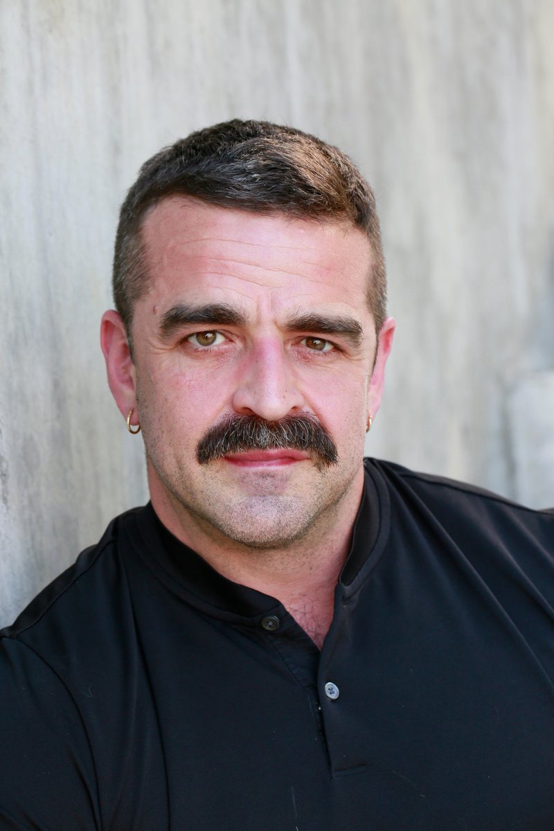 ImagesHector's tweet image. #Silverlake #portrait #secretstairs 
When the subject is comfortable,  then I'm comfortable. The result, a great portrait for work,  social media, etc.