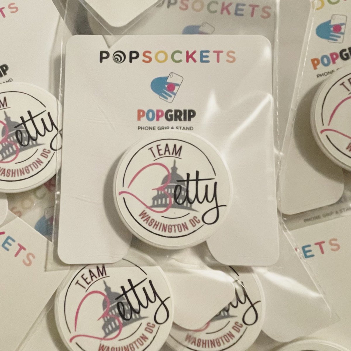 Adding #popsockets to our cruise giveaways! 🚢🎀