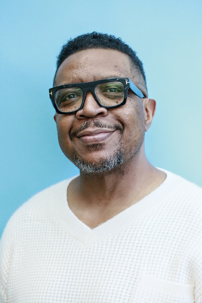 ImagesHector's tweet image. Simple, Natural and Warm. #portrait #Silverlake 
We landed this image in 5 minutes.  Perfect for someone who doesn't enjoy being photographed.