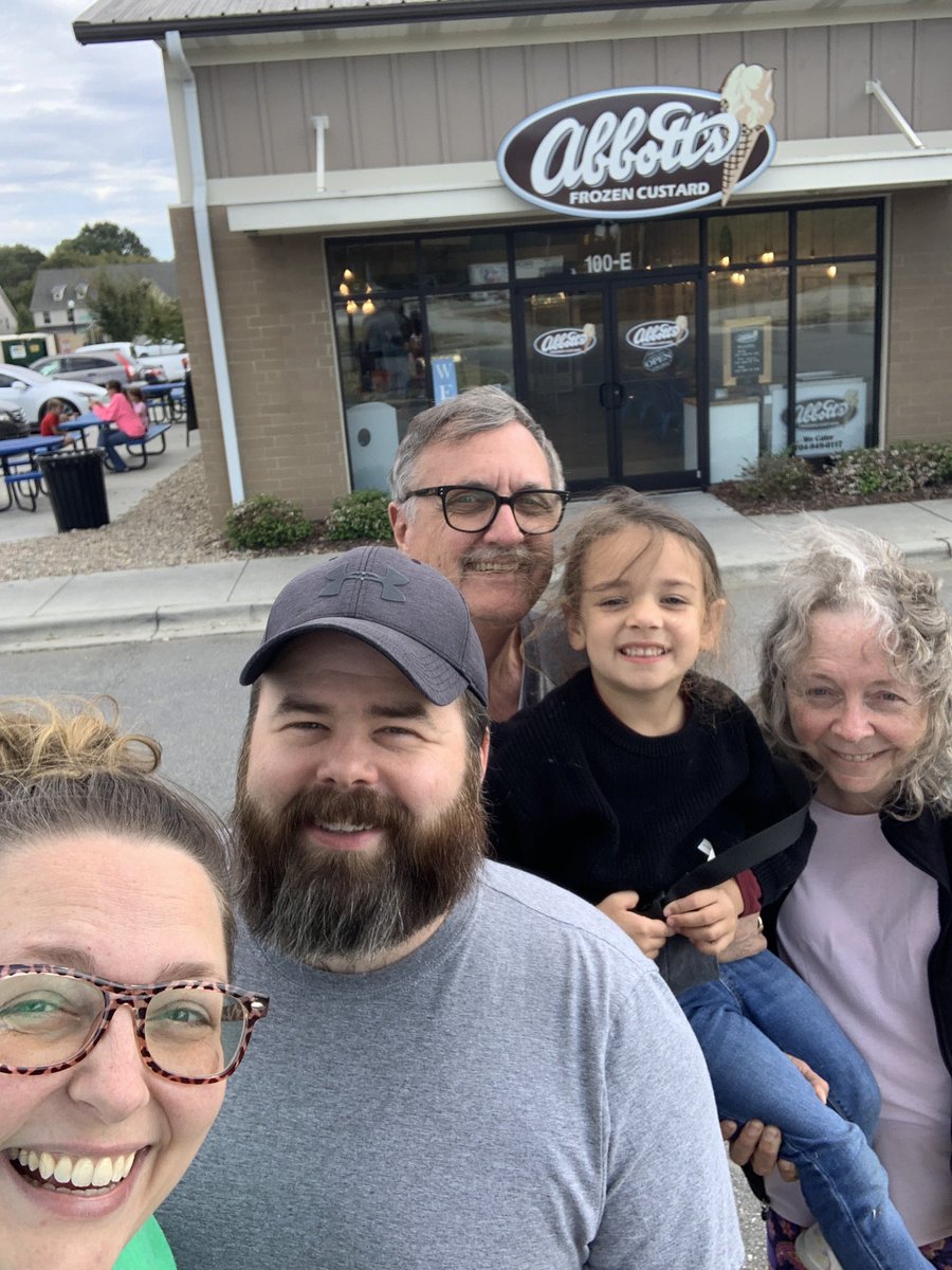 cacrowell85's tweet photo. Family outing to Abbott’s supporting @WROdellPrimary and @wrodell35. Not pictured: everyone’s favorite canine companion, #BuckleyRhyder. He was too short. https://t.co/AlC2sR53zN