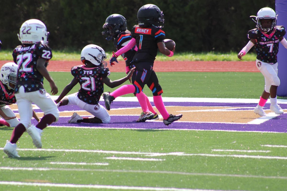 CRaineySpeed's tweet photo. Like father like son #youthfootball #futuregator https://t.co/SXU5o9OElD