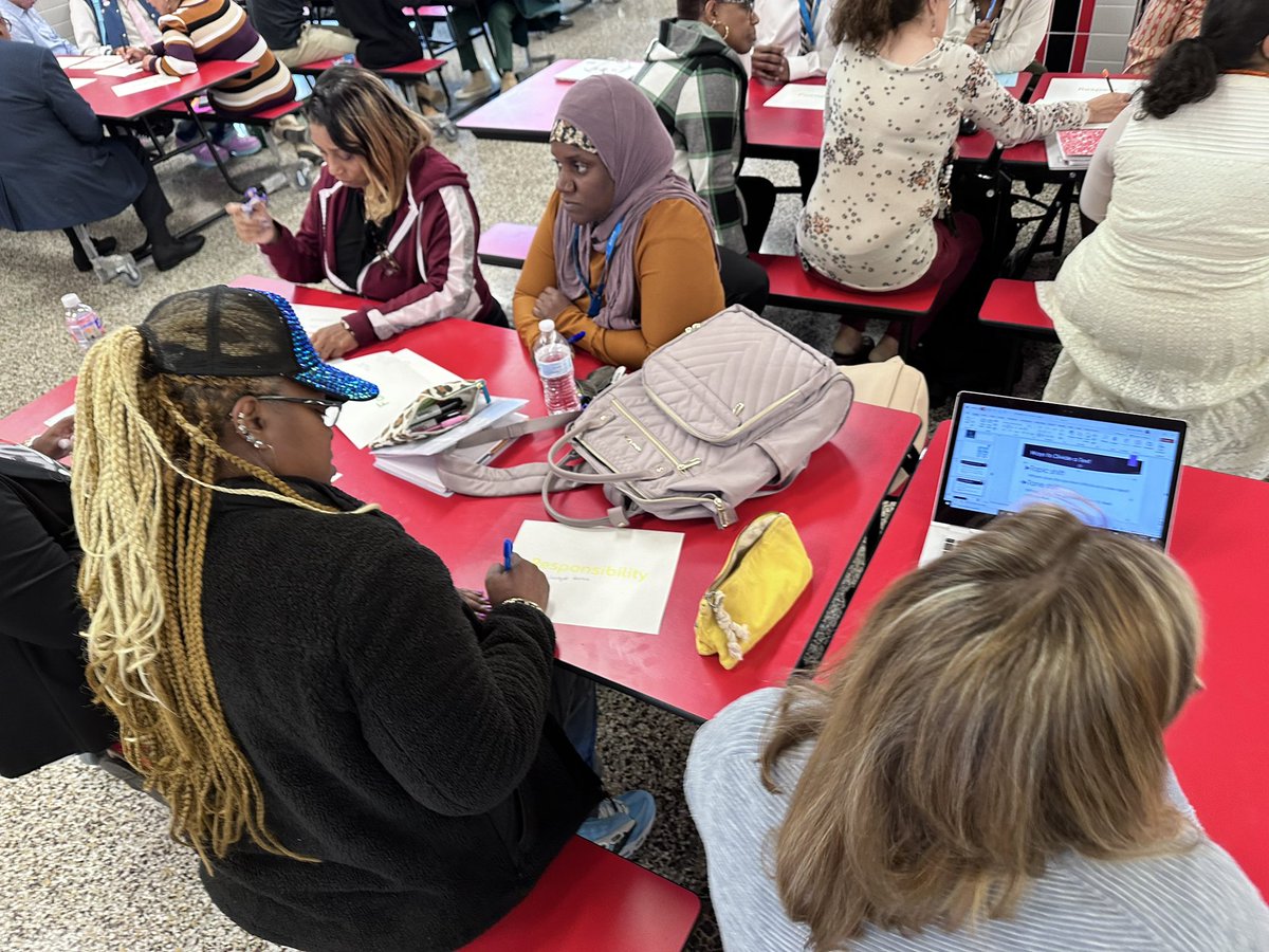 _themathteacher's tweet photo. Today, I  lead a professional development mini course.  I turned around and the leader of the school was engaged in the activity. WHS is home. @WoodlawnHS_BCPS @lovingislouder @JamelJernigan @MyriamYarbrough @MrsRBomar @CoppinStateUniv @TowsonU https://t.co/3Fh9YHx7iQ