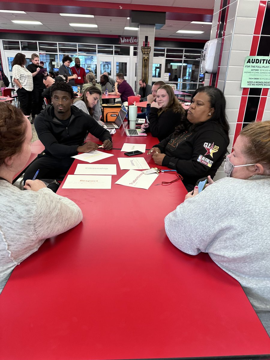 _themathteacher's tweet photo. Today, I  lead a professional development mini course.  I turned around and the leader of the school was engaged in the activity. WHS is home. @WoodlawnHS_BCPS @lovingislouder @JamelJernigan @MyriamYarbrough @MrsRBomar @CoppinStateUniv @TowsonU https://t.co/3Fh9YHx7iQ