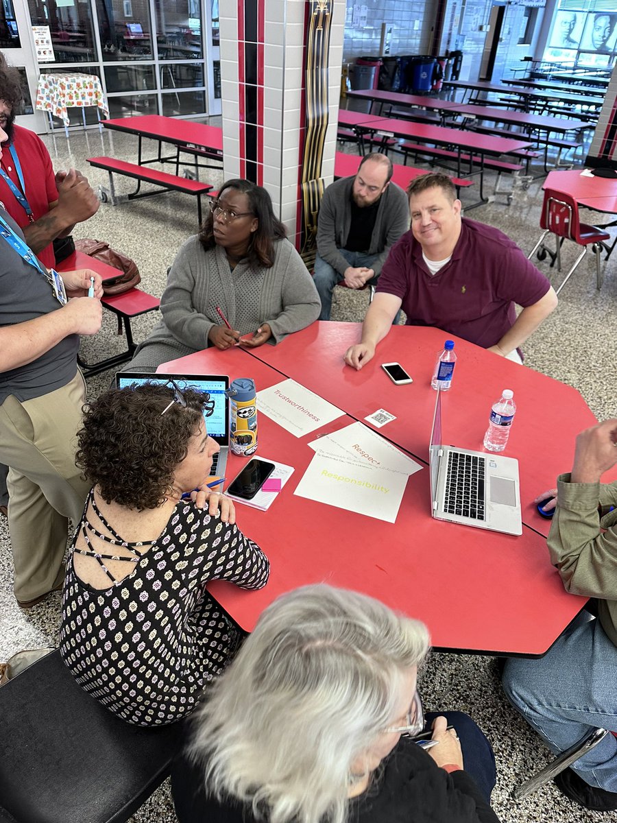_themathteacher's tweet photo. Today, I  lead a professional development mini course.  I turned around and the leader of the school was engaged in the activity. WHS is home. @WoodlawnHS_BCPS @lovingislouder @JamelJernigan @MyriamYarbrough @MrsRBomar @CoppinStateUniv @TowsonU https://t.co/3Fh9YHx7iQ