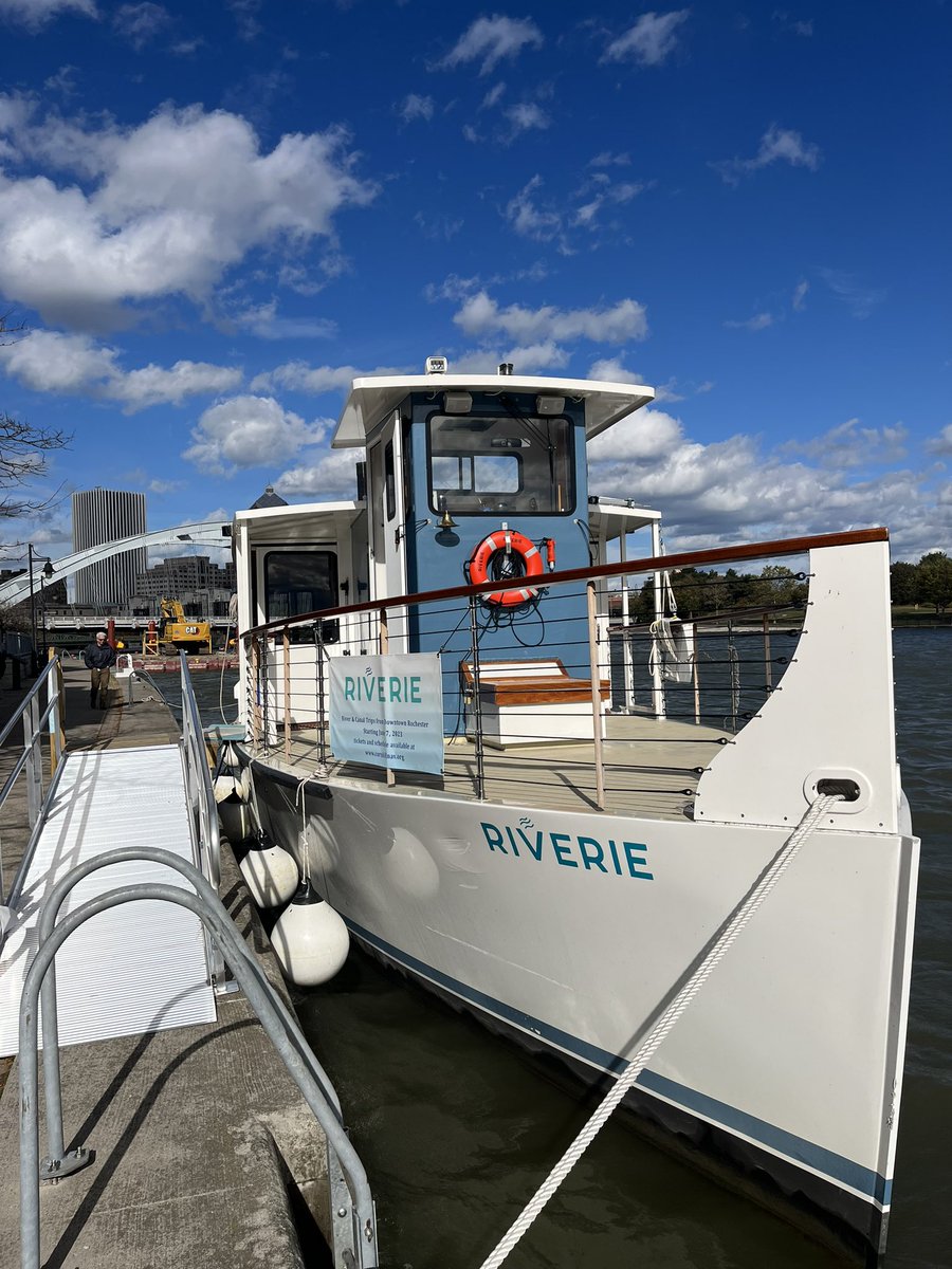 LakeOntario16's tweet photo. Quick trip south on my tributary Genesee River, hoped over the high falls for a quick trip on @SamPatchBoat Corn Hill Navigation Riverie.
#GreatLakes #geneseeriver @rochester #tourboat https://t.co/aBFrb2P858