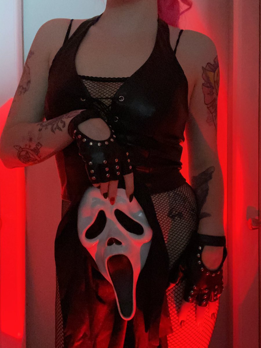 hoe_strawberry's tweet photo. Happy thanksgiving to my Canadian fam, donโt forget to lock your doors tonight ๐๐ชโจ #onlyfans #onlyfansmodel #lewdmodel #lewdhalloween #Ghostface https://t.co/CoqRvc9M98