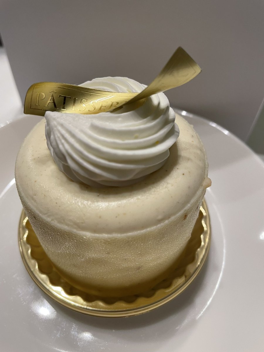 supika_2871's tweet photo. #スイーツ好きな人と繋がりたい 

#ホワイトチョコ のケーキ🍰🧁

なかなか無いので、買っちゃいました。
美味しかった🥰😘

#いいねかRTで気になった人フォローする https://t.co/rtz4YXwQPq