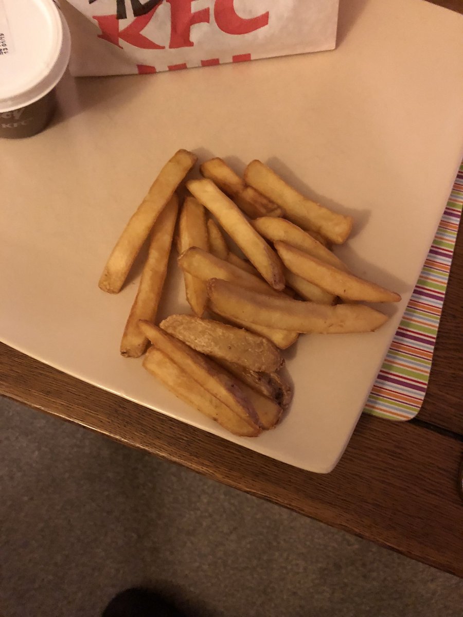 HanzoPhoton's tweet photo. @KFC_UKI Lot of chat for a mob that thinks this is acceptable as a portion of fries. https://t.co/xDZWCrcoAn