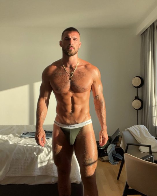 golden boy https://t.co/Q5bZfGr4sU