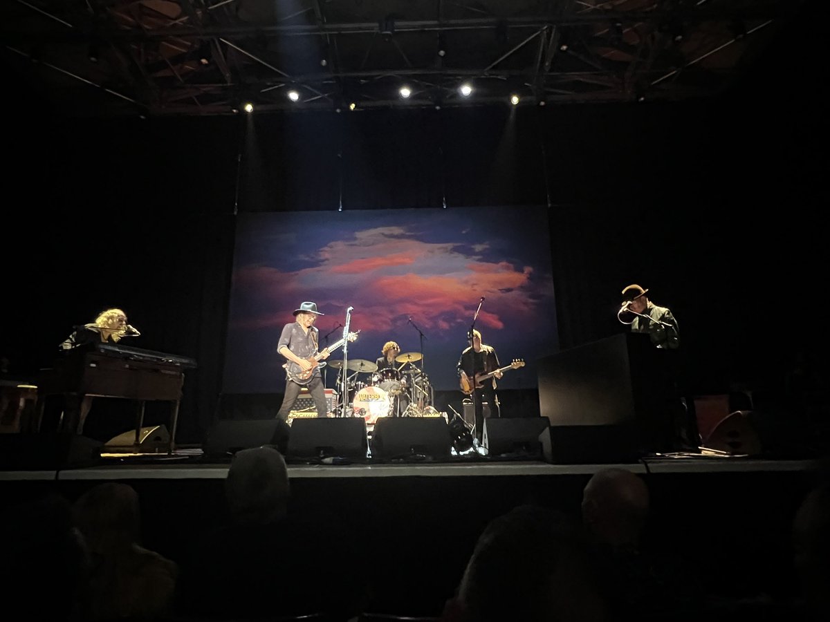 @MickPuck @PAULBROWNAP63 Aongus, James & Eamon - never stop coming to Sheffield City Hall!! 
That was an incredible show, thank you… see you in York on Thursday ❤️ 🎶🎸🎹🥁