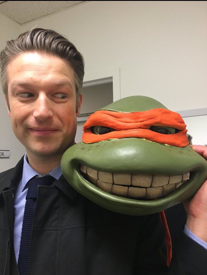 CarisiGirl80's tweet photo. Peter Scanavino after filming his last scene of S18, with director Michael Pressman, who also directed Teenage Mutant Ninja Turtles 2! 🐢
#Carisi #MichaelPressman #SVU18
#PeterScanavino https://t.co/wHMAo7bjRd