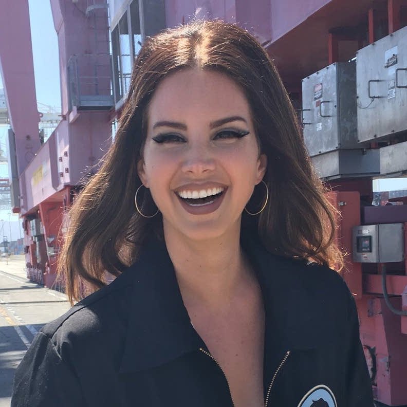 PopCrave's tweet photo. Lana Del Rey claps back at woman accusing her of “demonic energy”:

“B!tch I know the Bible verse for verse better than you do. PS you’re giving off super gremlin energy. Not in a good way.” https://t.co/ScBL2UWmGw