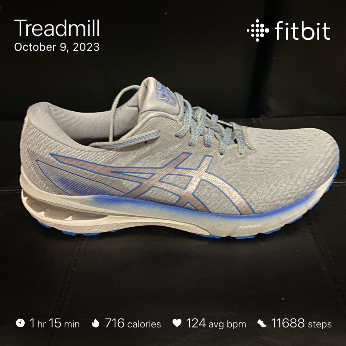 McRun23's tweet photo. Won these Asics GT 2000 10 shoes at #JordansRunTheRunway5km a few weeks ago. Just picked them up today at the Turkey Trot xc race in London courtesy of #RunnersChoice by #SoleScience. Tried them out on the treadmill and they felt very comfortable. #fitbit #asics #treadmill #run2 https://t.co/iT5P1DgbQw