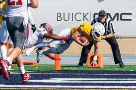 CoachStekala's tweet photo. Are you a ‘24 recruit who..
Has good grades? ☑️
Is willing to work hard? ☑️
Wants to win? ☑️
You can DM me your info, transcript and film. Follow @USFSaintsFB and the entire staff and see if you have what it takes to be a future Saint! https://t.co/A3i131dtuK