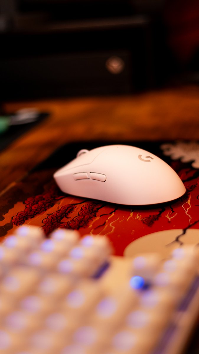 Drunkn_Buddha's tweet image. Got my hands on @LogitechG lightest mouse ever! Weighs in at 60g & has a 95 hour battery life. Those long gaming sessions will never be the same!
#PrOXSuperlight2 #LogitechGPROSeries #ad