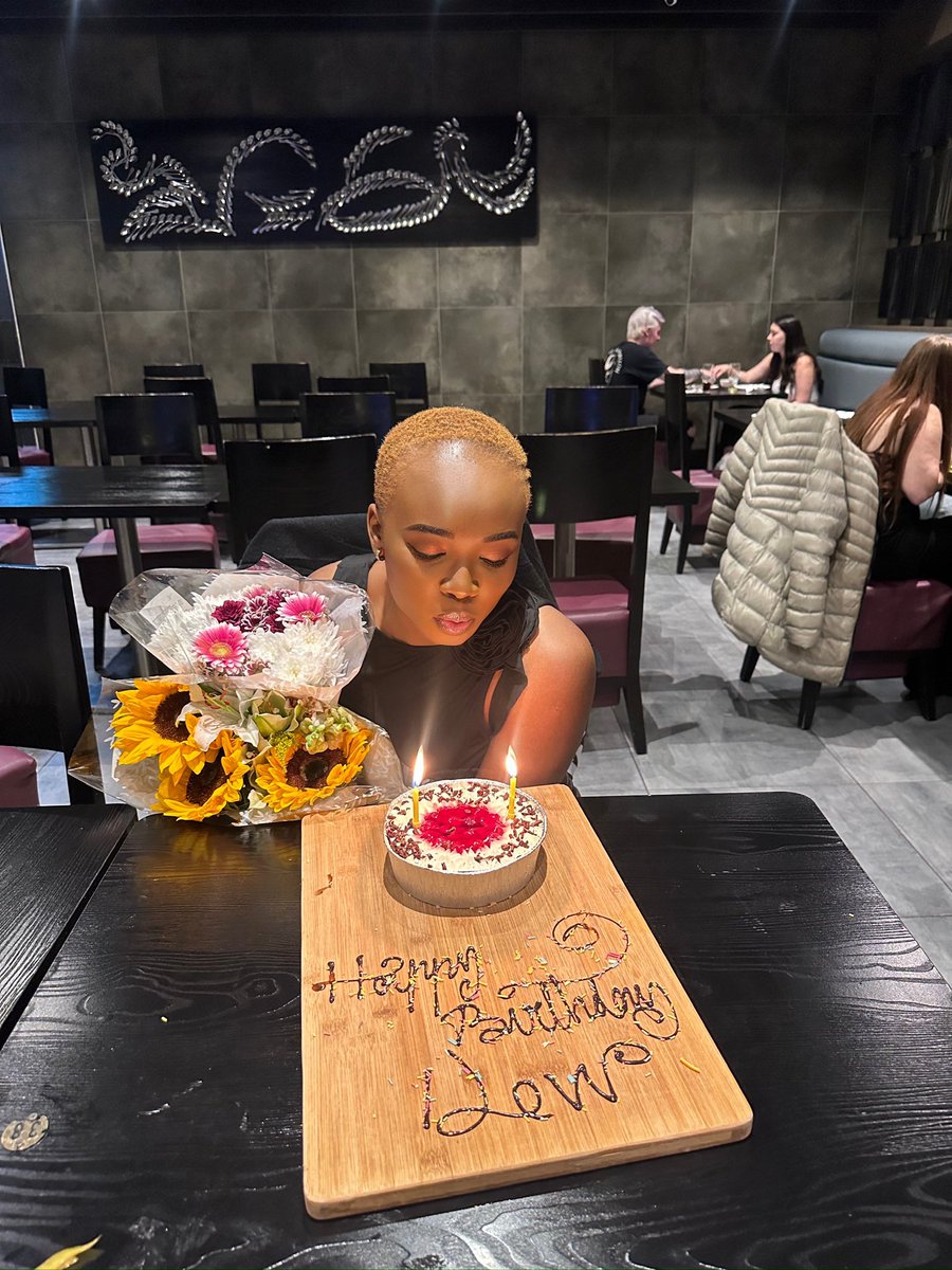 _dewofthesea's tweet photo. Oh totally forgot y’all here today..😌
     Busy celebrating my twni 5th birthday 🥳 ✨🤍 https://t.co/sseB3MGS1q