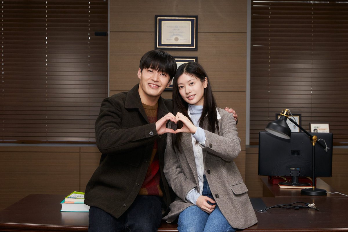 niniwithmimi23's tweet photo. #1 at the box office for 7 consecutive days!!! Wooooohhhhh💃💃💃💃💃
Congrats #30일 Team!!
#HanSoM #JungSoMin #KangHaNeul https://t.co/Tv60dcmzzl
