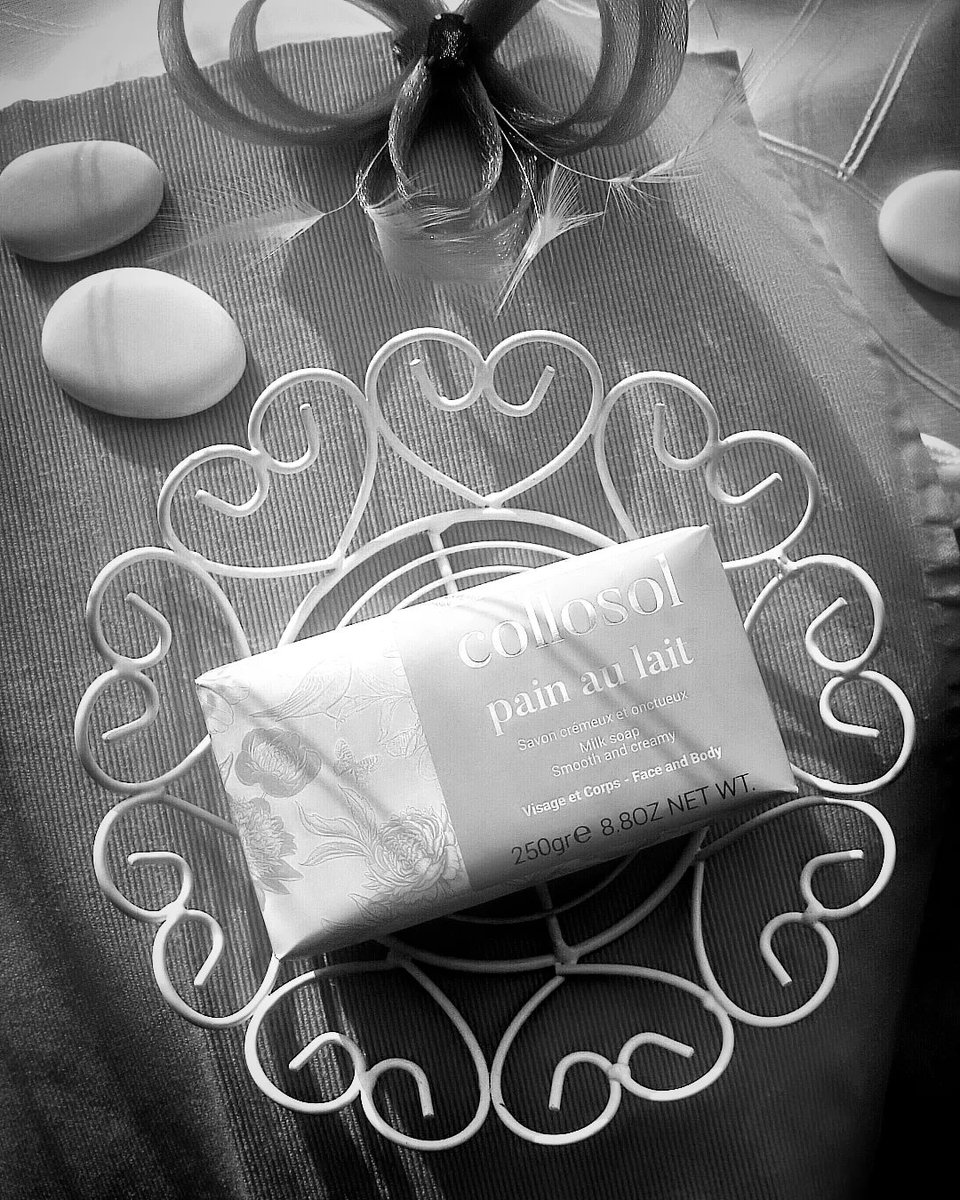 Emilie190180's tweet photo. Hello #collaboration 
🤗Un peu de douceur☁️avec  le Pain au lait de chez @collosol une très bonne marque, que j' affectionne énormément 
☁️Un savon surgras crémeux, onctueux pour le Visage et le Corps #collosol #savon #painaulaitcollosol #corps #visage #testeuse #skincare #beauty https://t.co/nQR5ZYP4r9