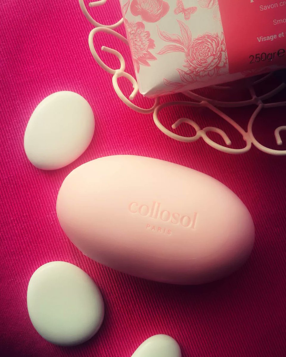 Emilie190180's tweet photo. Hello #collaboration 
🤗Un peu de douceur☁️avec  le Pain au lait de chez @collosol une très bonne marque, que j' affectionne énormément 
☁️Un savon surgras crémeux, onctueux pour le Visage et le Corps #collosol #savon #painaulaitcollosol #corps #visage #testeuse #skincare #beauty https://t.co/nQR5ZYP4r9