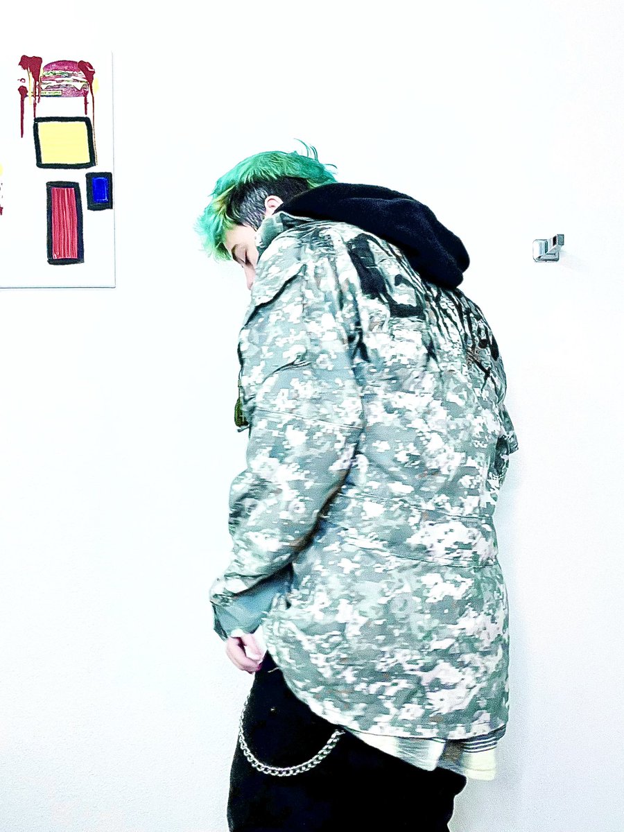 Gnarlyfest's tweet photo. Gnarlyfest rockstar jacket
#gnarlyfest #rockstar #jacket #hypefashion #highfashion #cooljacket #friendsandfamily #redcarpetlook #Vogue #paris https://t.co/vlVj7ivPss
