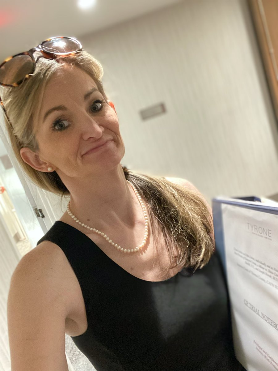 cicistux's tweet image. #TrialUpdate Day 1: jury selection is exhausting. But we got one sat, y’all. Openings at 9:00 am.