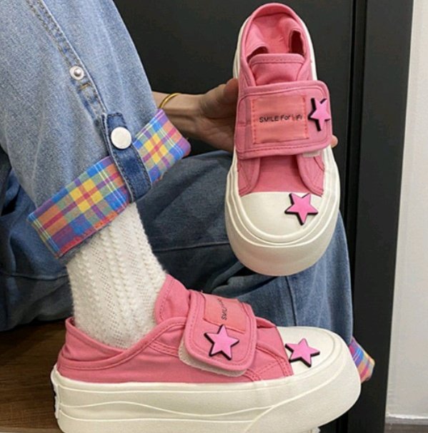 bowedeverything's tweet photo. recommendation y2k &amp; coquette pretty shoes

a thread https://t.co/00UBF0QIZo