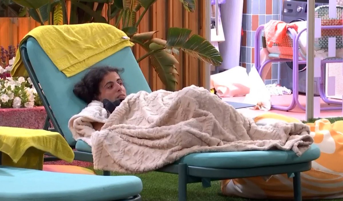 GHNickoO's tweet image. Albert: "Cada persona es un mundo y el mundo son canciones"

Esta persona memeo JAJAJAJAJJA #GHVIP90