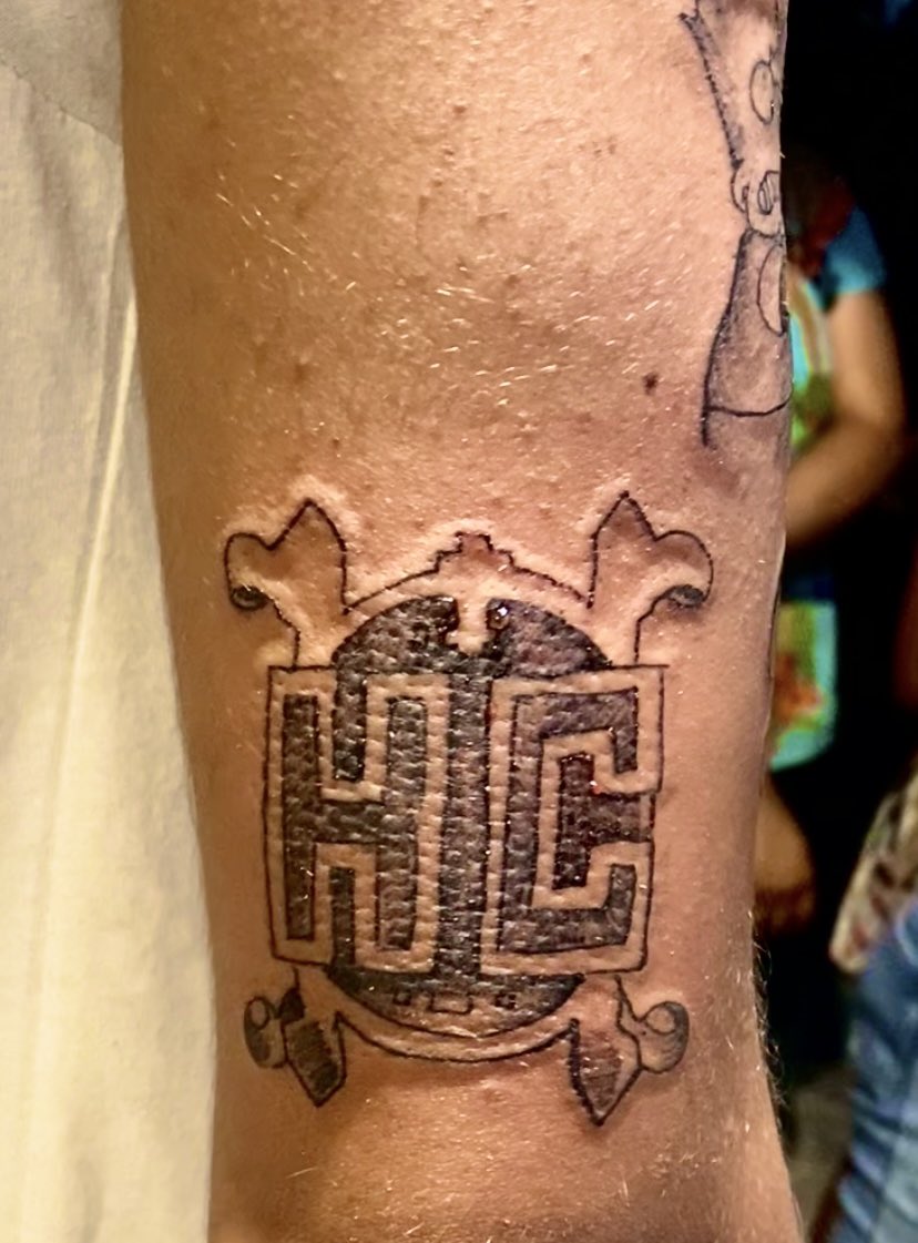 Só pq marcou minha história 🥹❤️
#habbo
#tattoo 
,